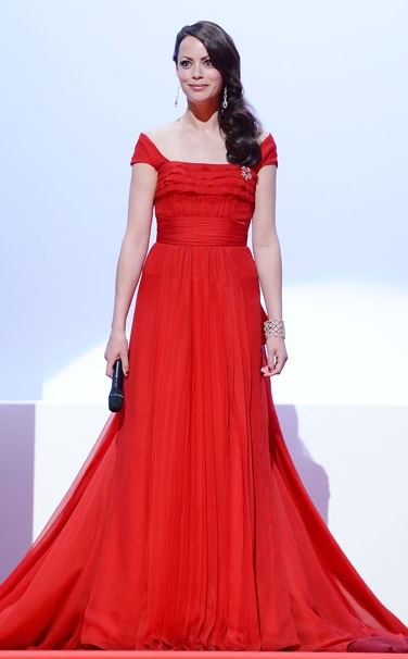 Bérénice Bejo in red silk dress by louis vuitton at cannes 2012 film festival